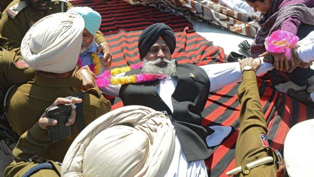 Police detain activists of the All India Trinamool Congress Party (AITCP) who were sitting on hunger strike along with social workers against the implemented Goods and Services Tax (GST) by the central government on the 'langar' or free community kitchen of the Golden Temple, in Amritsar on Wednesday. (Narinder Nanu / AFP) Police detain activists of the All India Trinamool Congress Party (AITCP) who were sitting on hunger strike along with social workers against the implemented Goods and Services Tax (GST) by the central government on the 'langar' or free community kitchen of the Golden Temple, in Amritsar on Wednesday. (Narinder Nanu / AFP)