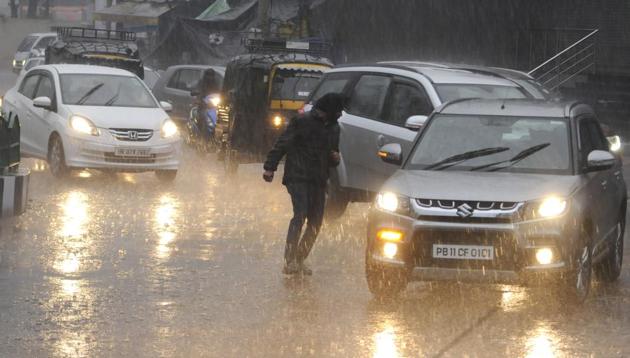 IIT-Kanpur professor SN Tripathi says aerosols modify clouds and once they cross a certain threshold, delay and redistribute rainfall in cities.(HT File Photo) IIT-Kanpur professor SN Tripathi says aerosols modify clouds and once they cross a certain threshold, delay and redistribute rainfall in cities.(HT File Photo)