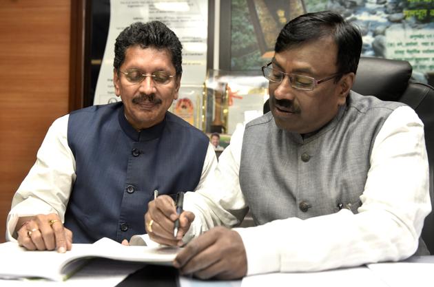 State finance minister Sudhir Mungantiwar and Minister of State for Home (Rural) Deepak Kesarkar scan a copy of budget that will be presented tomorrow. (Anshuman Poyrekar/HT) State finance minister Sudhir Mungantiwar and Minister of State for Home (Rural) Deepak Kesarkar scan a copy of budget that will be presented tomorrow. (Anshuman Poyrekar/HT)