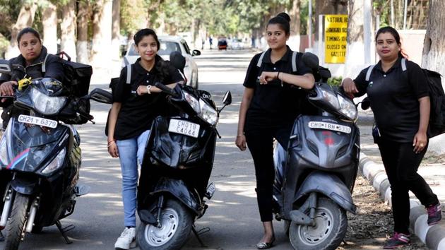DELIVERING AT YOUR DOORSTEP: Pooja Rani, Sunita, Prabhjot Kaur and Bhupinder Kaur deliver food in the city. (Keshav Singh/HT) DELIVERING AT YOUR DOORSTEP: Pooja Rani, Sunita, Prabhjot Kaur and Bhupinder Kaur deliver food in the city. (Keshav Singh/HT)