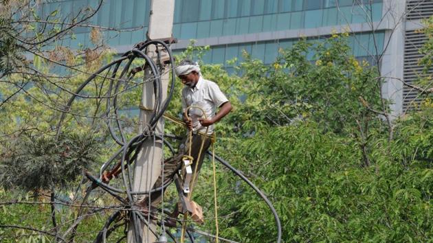Residents said cable bursts and transformer malfunctions continue and so cables need to be replaced. (Parveen Kumar/HT Photo) Residents said cable bursts and transformer malfunctions continue and so cables need to be replaced. (Parveen Kumar/HT Photo)