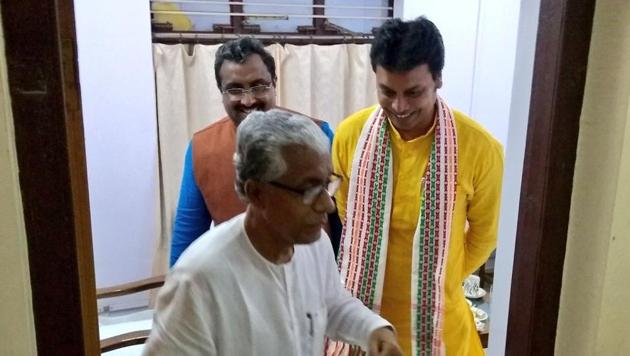 Former Tripura CM Manik Sarkar with CM-elect Biplab Deb and BJP leader Ram Madhav in Agartala on Thursday.(Photo: Twitter/@BjpBiplab) Former Tripura CM Manik Sarkar with CM-elect Biplab Deb and BJP leader Ram Madhav in Agartala on Thursday.(Photo: Twitter/@BjpBiplab)
