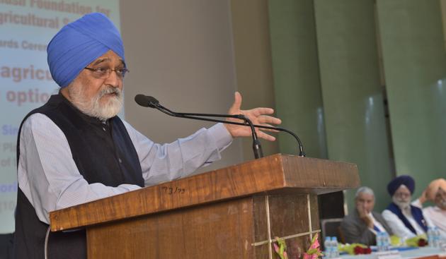 Monkek Singh Ahluwalia during his visit to Punjab Agricultural University in Ludhiana on Friday. (Gurpreet Singh/HT)