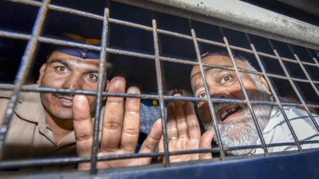 Yasin Mansoor Mohammed Farooq, alias Farooq Takla, a close aide to underworld don Dawood Ibrahim, being brought to St. George's Hospital for a medical examination before appearing at a court in Mumbai on Thursday.(PTI Photo)