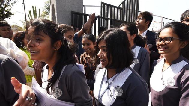 The Telangana SSC (10th class) examinations will be held from March 15 to April 2, 2018. The hall tickets 2018 have been released by Directorate of Government Examinations, Telangana. (Virendra Singh Gosain/HT file) The Telangana SSC (10th class) examinations will be held from March 15 to April 2, 2018. The hall tickets 2018 have been released by Directorate of Government Examinations, Telangana. (Virendra Singh Gosain/HT file)