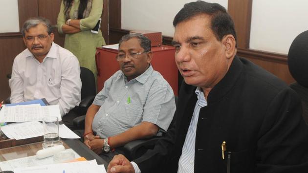 Principal chief commissioner (Income Tax) Bihar and Jharkhand, Kailash Chandra Ghumaria addressing a press conference (Parwaz Khan/Hindustan Times) Principal chief commissioner (Income Tax) Bihar and Jharkhand, Kailash Chandra Ghumaria addressing a press conference (Parwaz Khan/Hindustan Times)