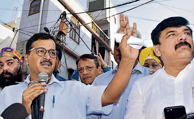 Delhi Chief Minister Arvind Kejriwal addresses a public meeting at Amar Colony Market in New Delhi on Friday.(PTI) Delhi Chief Minister Arvind Kejriwal addresses a public meeting at Amar Colony Market in New Delhi on Friday.(PTI)