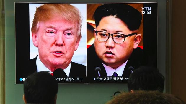 People at a railway station in Seoul watch a television news report showing pictures of US President Donald Trump (L) and North Korean leader Kim Jong Un on March 9. (AFP file photo) People at a railway station in Seoul watch a television news report showing pictures of US President Donald Trump (L) and North Korean leader Kim Jong Un on March 9. (AFP file photo)