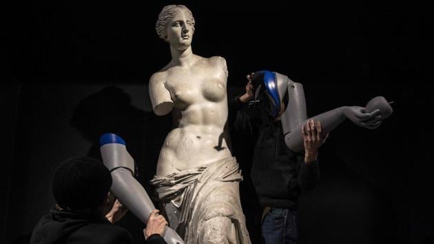 Men dismantle the symbolicly attached prosthetic arms from a replica of the Venus de Milo during an action led by Handicap International to raise awareness on amputees worldwide in need of a prosthesis, at the Louvre-Rivoli metro station in Paris. (Christophe Archambault / AFP) Men dismantle the symbolicly attached prosthetic arms from a replica of the Venus de Milo during an action led by Handicap International to raise awareness on amputees worldwide in need of a prosthesis, at the Louvre-Rivoli metro station in Paris. (Christophe Archambault / AFP)