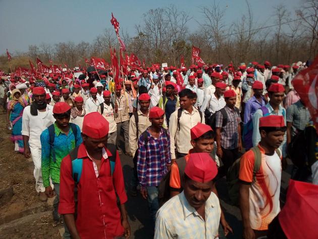 Around 30,000 farmers, who are demanding proper implementation of the loan waiver package and compensation for crop damage, are marching towards Mumbai. The rally left from Nashik on Wednesday. (Rishikesh Choudhary/ HT Photo) Around 30,000 farmers, who are demanding proper implementation of the loan waiver package and compensation for crop damage, are marching towards Mumbai. The rally left from Nashik on Wednesday. (Rishikesh Choudhary/ HT Photo)