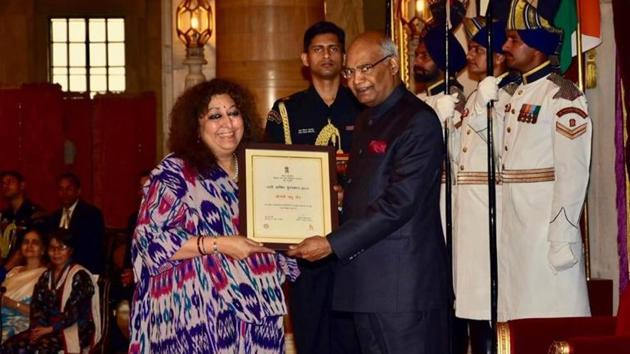 Fashion designer Madhu Jain being conferred the prestigious Nari Shakti Puraskar 2017 by President of India, Ram Nath Kovind at a ceremony in Rashtrapati Bhavan.