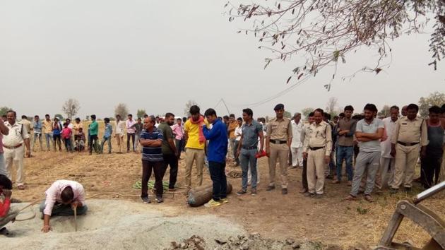 Villagers watch a rescue operation to save a little boy who fell into an open borewell in Dewas district of Madhya Pradesh. (HT PHOTO) Villagers watch a rescue operation to save a little boy who fell into an open borewell in Dewas district of Madhya Pradesh. (HT PHOTO)