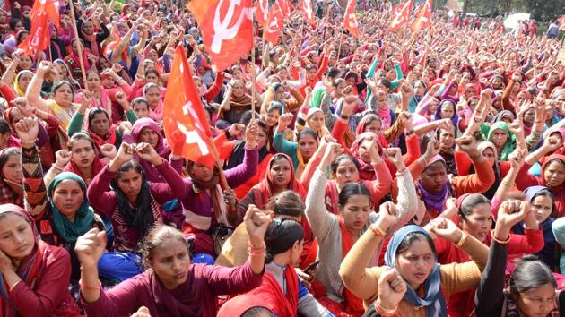 Nearly 1.64 lakh anganwadi workers are protesting in Jammu and Kashmir, Punjab and Haryana for their demands.(HT Photo)