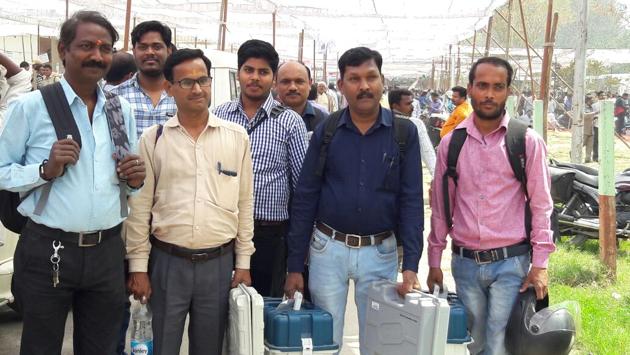 Around 2141 polling booths have been set up at 970 polling centres in Gorakhpur. In Phulpur, 10,775 polling personnel have been deployed. (HT Photo) Around 2141 polling booths have been set up at 970 polling centres in Gorakhpur. In Phulpur, 10,775 polling personnel have been deployed. (HT Photo)