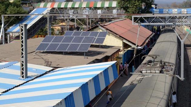 Solar panel installations at the Asangoan station in Mumbai. The ISA is working for deployment of over 1,000 GW of solar energy and mobilising more than $ 1 trillion into solar energy by the year 2030. (HT FIle Photo) Solar panel installations at the Asangoan station in Mumbai. The ISA is working for deployment of over 1,000 GW of solar energy and mobilising more than $ 1 trillion into solar energy by the year 2030. (HT FIle Photo)