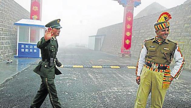 (FILES) This file photo taken on July 10, 2008 shows a Chinese soldier (L) next to an Indian soldier at the Nathu La border crossing between India and China in Sikkim.(AFP)
