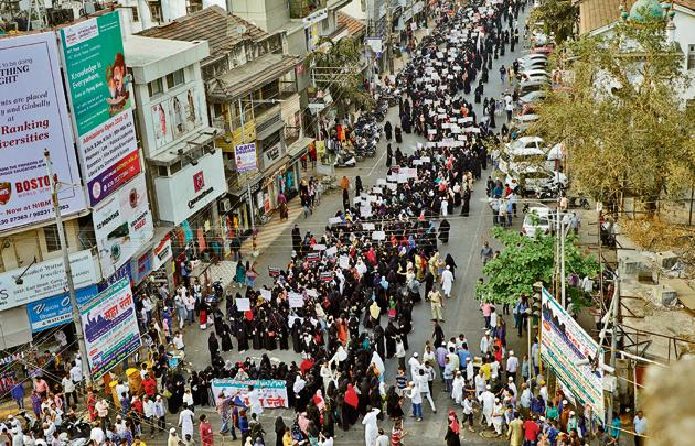 Women rally against Triple Talak at Bata chowk, M G Road in Pune, India. ((Photo by Rahul Raut/HT PHOTO)) Women rally against Triple Talak at Bata chowk, M G Road in Pune, India. ((Photo by Rahul Raut/HT PHOTO))