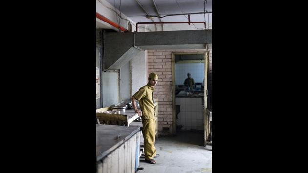 Waiter Brij Nandan Yadav. The Indian Coffee House, New Delhi, 2011. There are several photographs of the staff, the social life in the kitchens, the terrace where they take a break and a view of the cities from the roofs of the coffee houses. (© Stuart Freedman / Tasveer)