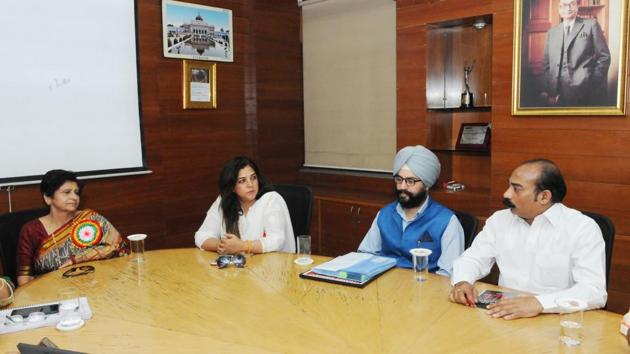 City Mayor Sanyukta Bhatia, after patiently listening to all issues and suggestions, assured that all grievances would be addressed.(Dheeraj Dhawan/HT Photo)