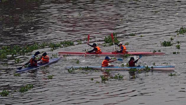 As many as 336 students were to display their skills in water sports in accordance to their motto ‘Tryst with Peace’ and so they are engrossed in the rehearsals. (Pratham Gokhale/HT Photo)