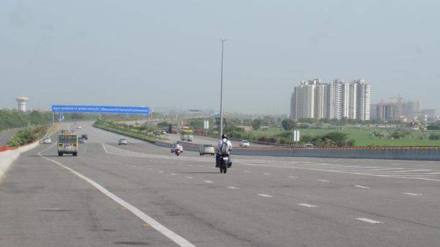 The authority wants firms that signed MoUs to start the process of buying land and setting up industrial units along the expressway. (HT File Photo) The authority wants firms that signed MoUs to start the process of buying land and setting up industrial units along the expressway. (HT File Photo)