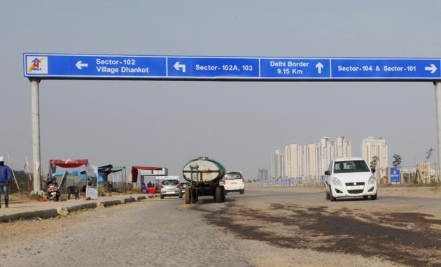 The 18km portion of the NPR falling in Gurgaon, between the Delhi border and the National Highway near Kherki Daula, is incomplete.(Parveen Kumar/HT FILE)