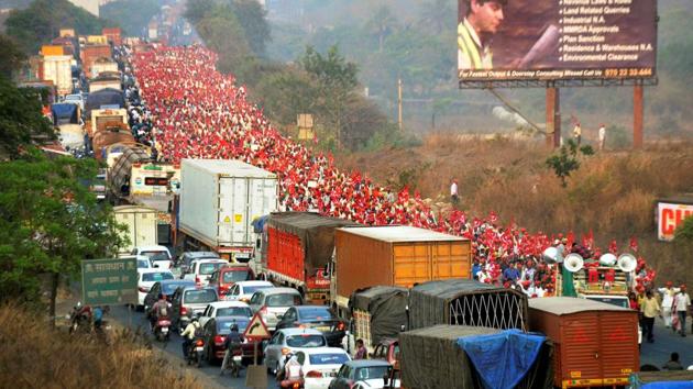 Farmers of All Indian Kisan Sabha march from Nashik to Mumbai to gherao Vidhan Bhawan on March 12, demanding a loan waiver, in Mumbai on Sunday. (PTI Photo) Farmers of All Indian Kisan Sabha march from Nashik to Mumbai to gherao Vidhan Bhawan on March 12, demanding a loan waiver, in Mumbai on Sunday. (PTI Photo)