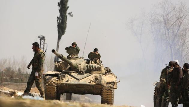A picture taken on March 11, 2018 shows Syrian government forces outside of the town of Jisreen in the southern tip of the rebel-held Eastern Ghouta enclave as they advance in the area. (AFP Photo) A picture taken on March 11, 2018 shows Syrian government forces outside of the town of Jisreen in the southern tip of the rebel-held Eastern Ghouta enclave as they advance in the area. (AFP Photo)