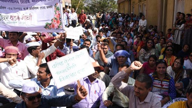 On Thursday, the Bombay high court bench, had ordered the Social Welfare Department to clear all the pending salaries of 8,000 staff of Sinhgad Technical Education Society (STES).(HT REpresentative Photo)