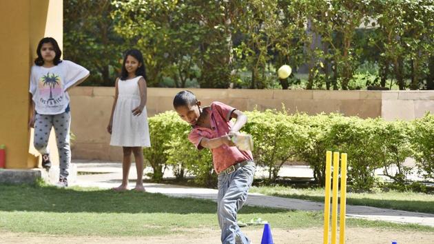 Children of residents and service staff play cricket at Fresco Apartments. (Sanjeev Verma/HT PHOTO) Children of residents and service staff play cricket at Fresco Apartments. (Sanjeev Verma/HT PHOTO)