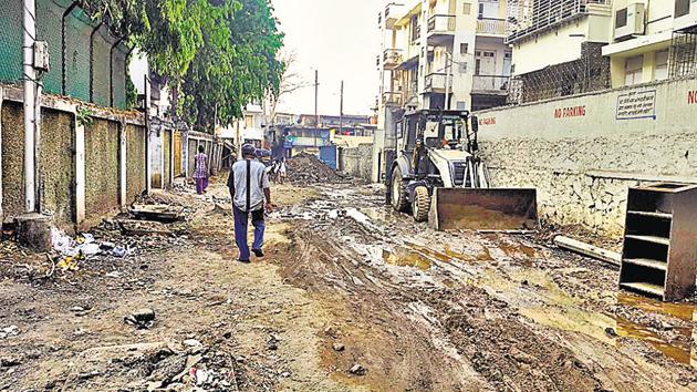 The civic chief said that notices have been sent to the ward officers who had published tenders for road concretisation work.(HT PHOTO)