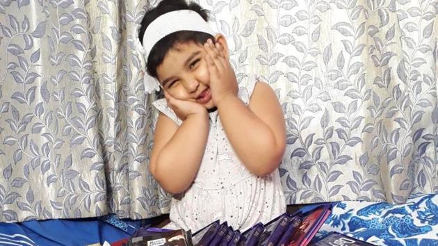 Indian cricket team star Mohammed Shami, facing allegations of domestic violence and adultery, posted a picture of his daughter on his Twitter account on Monday.(Twitter/Mohammed Shami) Indian cricket team star Mohammed Shami, facing allegations of domestic violence and adultery, posted a picture of his daughter on his Twitter account on Monday.(Twitter/Mohammed Shami)