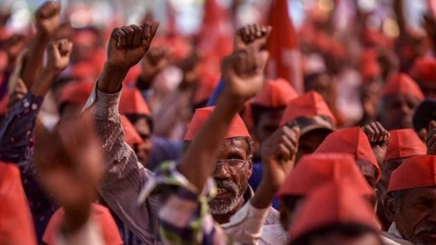 Over 35,000 farmers from across Maharashtra, who embarked on a ‘Long March’ from Nashik on March 6 to press their various demands, arrived at Azad Maidan early on Monday. The state government reached out to farmers, and after a long meeting, announced that it has agreed to most of their demands; the farmers’ leaders, in turn, said they have withdrawn the agitation. (Kunal Patil / HT Photo) Over 35,000 farmers from across Maharashtra, who embarked on a ‘Long March’ from Nashik on March 6 to press their various demands, arrived at Azad Maidan early on Monday. The state government reached out to farmers, and after a long meeting, announced that it has agreed to most of their demands; the farmers’ leaders, in turn, said they have withdrawn the agitation. (Kunal Patil / HT Photo)