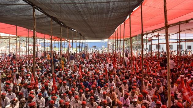 Over 35,000 farmers from across Maharashtra, who embarked on a ‘Long March’ from Nashik on March 6 to press their various demands, reached Azad Maidan in Mumbai on Monday. (Kunal Patil/HT Photo) Over 35,000 farmers from across Maharashtra, who embarked on a ‘Long March’ from Nashik on March 6 to press their various demands, reached Azad Maidan in Mumbai on Monday. (Kunal Patil/HT Photo)