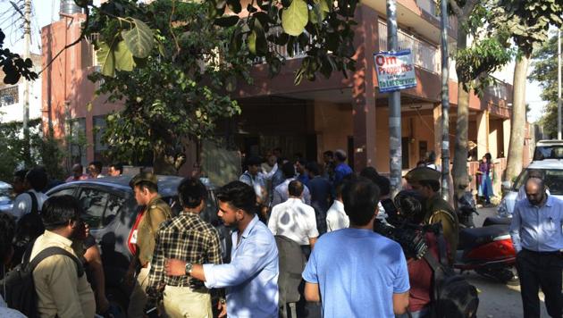 Police and forensics teams arrive at Baleshwar Tyagi’s house in Nehru Nagar-2, Ghaziabad, on Monday. (Sakib Ali/HT Photo)