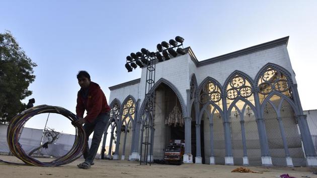 The banquet hall has been in a dispute since members of the Huda Gymkhana Club filed a complaint with Gurgaon divisional commissioner D Suresh on October 24 stating that urban development authority had awarded tender to Billu Tent House to construct a banquet hall on a two-acre open space. (Sanjeev Verma/HT PHOTO) The banquet hall has been in a dispute since members of the Huda Gymkhana Club filed a complaint with Gurgaon divisional commissioner D Suresh on October 24 stating that urban development authority had awarded tender to Billu Tent House to construct a banquet hall on a two-acre open space. (Sanjeev Verma/HT PHOTO)