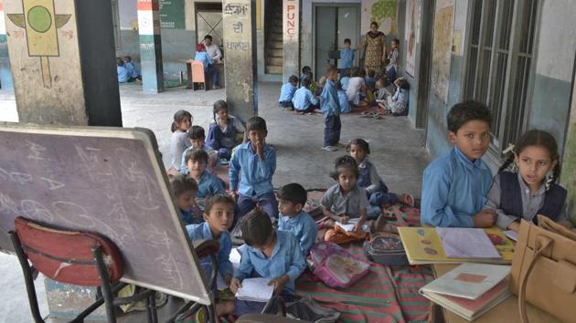 The learning ability of the majority of 22 lakh children enrolled in 19,500-odd government-run schools in the state has been a matter of concern for the education department. (HT File)