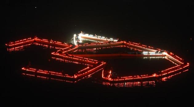 Students of COEP display Punt Formation during the 90th Regatta at Boat Club in Pune. (HT PHOTO )