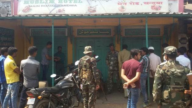 Police personnel after they sealed the hotel at Chandwa in Latehar on Monday.(HT photo)