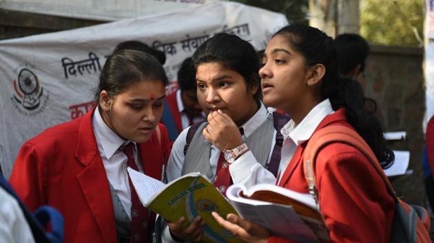 The CBSE Class 10 and 12 board exams began on March 5. Mahua Mallick, a class 10 English teacher at Ahlcon International School, said a few of her students were unable to locate these words while others who did not rely on the paragraph cues found them.(Sanchit Khanna/HT Photo) The CBSE Class 10 and 12 board exams began on March 5. Mahua Mallick, a class 10 English teacher at Ahlcon International School, said a few of her students were unable to locate these words while others who did not rely on the paragraph cues found them.(Sanchit Khanna/HT Photo)