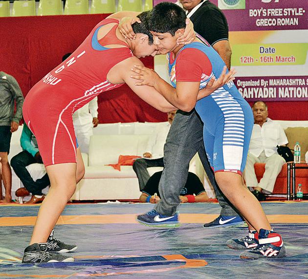 Maharashtra’s Srushti Bhosale (61kg) in action against Haryana’s Anshu (red) on day one of the 37th sub-junior national wrestling tourney in Balewadi. (HT PHOTO) Maharashtra’s Srushti Bhosale (61kg) in action against Haryana’s Anshu (red) on day one of the 37th sub-junior national wrestling tourney in Balewadi. (HT PHOTO)