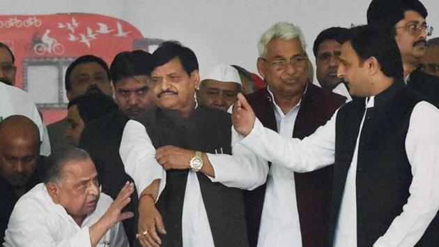 The Yadav family feud broke out in 2016 between Akhilesh Yadav and uncle Shivpal Yadav over control of the Samajwadi Party.(HT file)