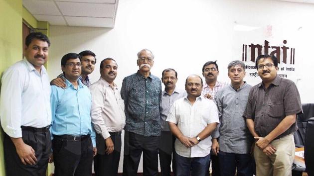 Batch of 1994 civil services call themselves ‘Nemadpantis’ or fans of Bhalchandra Nemade’s literary works. Here they are seen with the author( fifth from left) at NFAI .(HT PHOTO)