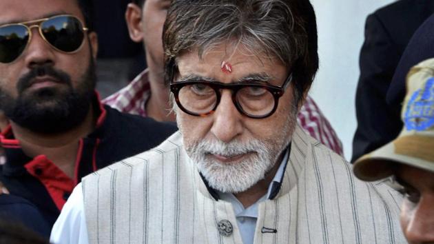 Amitabh Bachchan arrive sin Jodhpur for the shooting of Thugs of Hindostan. He is currently awaiting a team of doctors in the city. (PTI) Amitabh Bachchan arrive sin Jodhpur for the shooting of Thugs of Hindostan. He is currently awaiting a team of doctors in the city. (PTI)