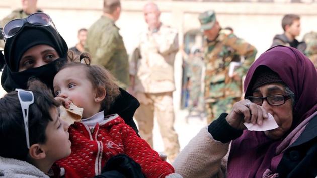Civilians evacuated from the town of Douma, Eastern Ghouta arrive at Wafideen camp in Damascus, Syria March 13, 2018. (REUTERS Photo) Civilians evacuated from the town of Douma, Eastern Ghouta arrive at Wafideen camp in Damascus, Syria March 13, 2018. (REUTERS Photo)
