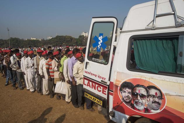 Farmers stand in queue to take free medicines at Azad Maidan on Monday. (Pratik Chorge/HT Photo) Farmers stand in queue to take free medicines at Azad Maidan on Monday. (Pratik Chorge/HT Photo)