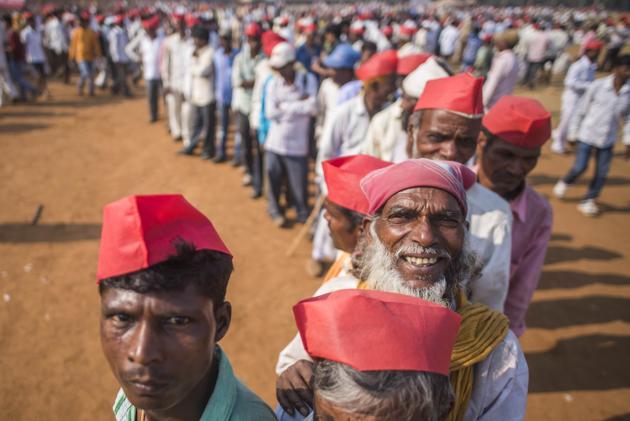 Farmers stand in queue to take free medicines during farmers protest march at Azad Maidan. (Pratik Chorge/HT Photo) Farmers stand in queue to take free medicines during farmers protest march at Azad Maidan. (Pratik Chorge/HT Photo)