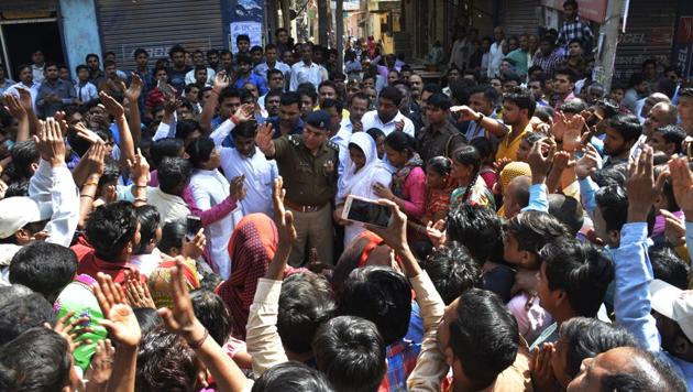 On Tuesday, after the four deaths came to light, locals staged a protest at Shankar Vihar market. The protesters criticised the local police and demanded immediate closure of shops which sell smuggled liquor. (Sakib Ali/ HT photo) On Tuesday, after the four deaths came to light, locals staged a protest at Shankar Vihar market. The protesters criticised the local police and demanded immediate closure of shops which sell smuggled liquor. (Sakib Ali/ HT photo)