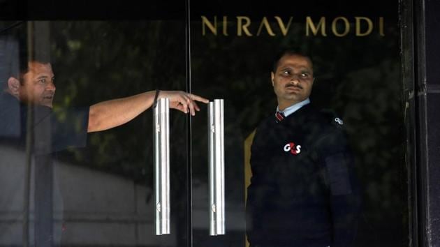 Several big defaulters like Nirav Modi, Mehul Choksi, Vijay Mallya and Jatin Mehta have fled the country putting the recovery mechanism in quandary.(Reuters FIle Photo)