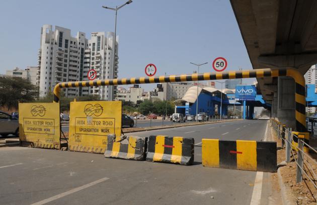 Instead of decongesting the intersection, the Genpact underpass led to snarls on the Golf Course Road. (Parveen Kumar/HT PHOTO) Instead of decongesting the intersection, the Genpact underpass led to snarls on the Golf Course Road. (Parveen Kumar/HT PHOTO)